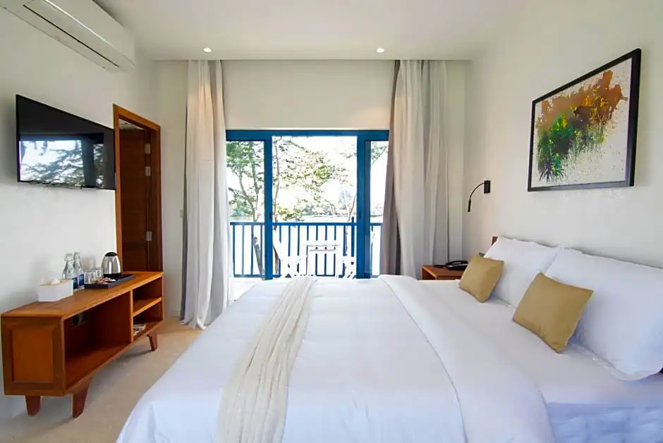 Standard Double room with river view (full double bed)