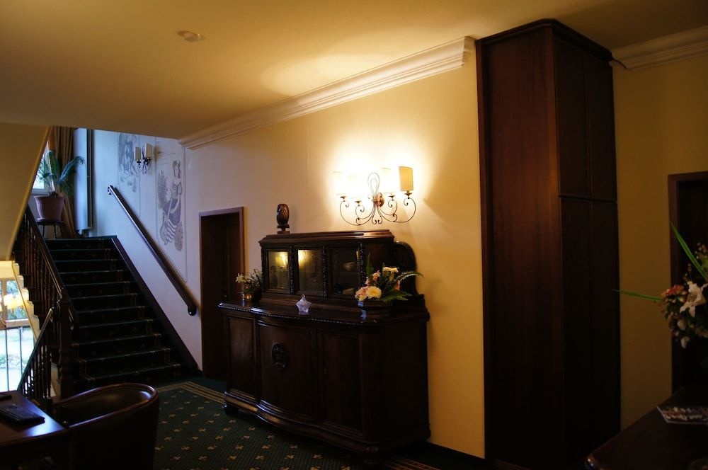 Lobby & Reception