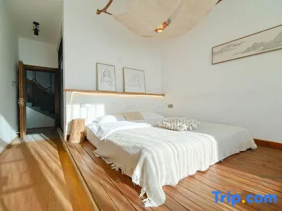 Standard Double room with courtyard view (full double bed)