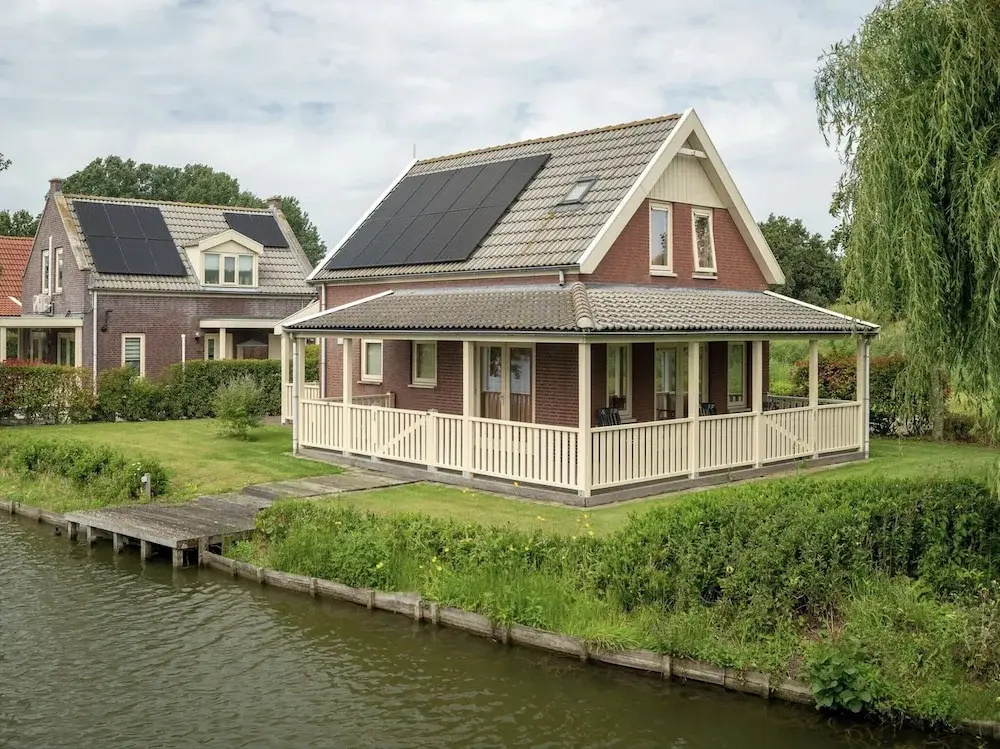 Bungalow in South Holland With Private Jetty