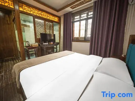 Standard Double room with courtyard view (full double bed)