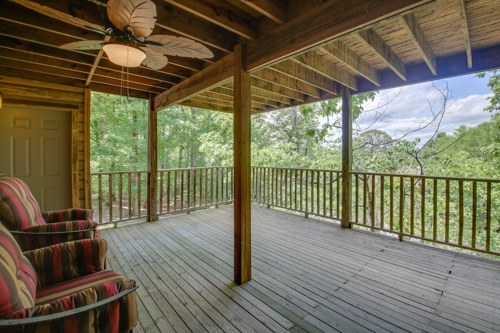 Lake Ouachita Vacation Rental w/ Community Pool