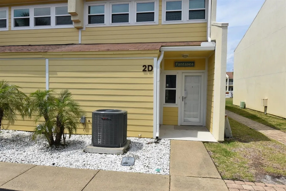 2 D, Three Bedroom Townhome