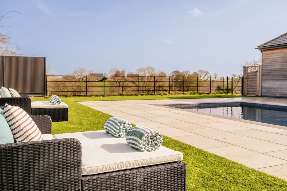 Luxury Cotswolds Estate with Pool