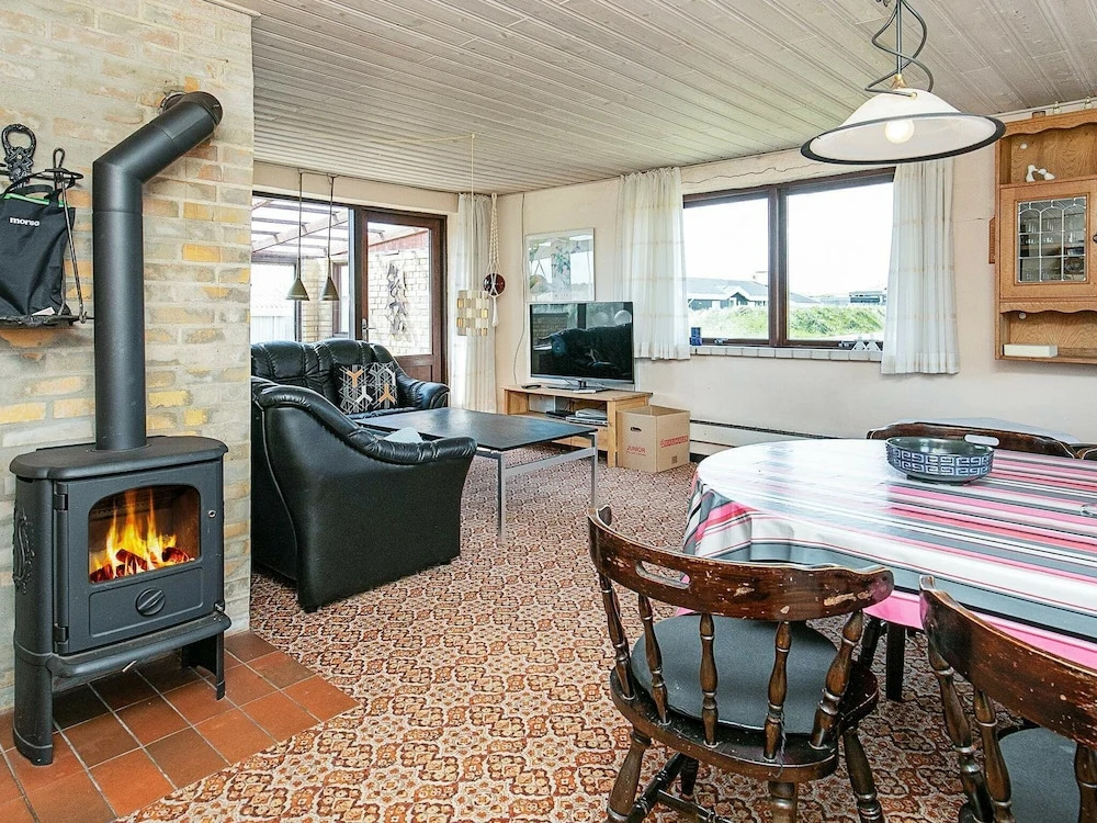 Beautiful Holiday Home in Søndervig Near North Sea - фото 8