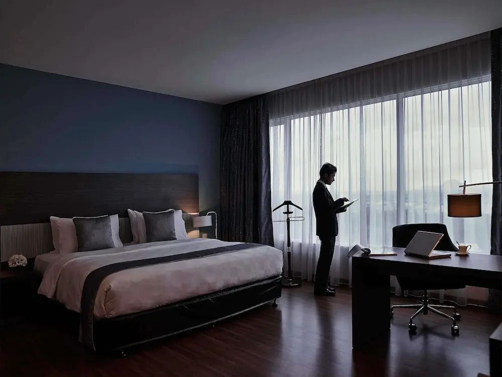 Executive Double Club room with river view (full double bed)