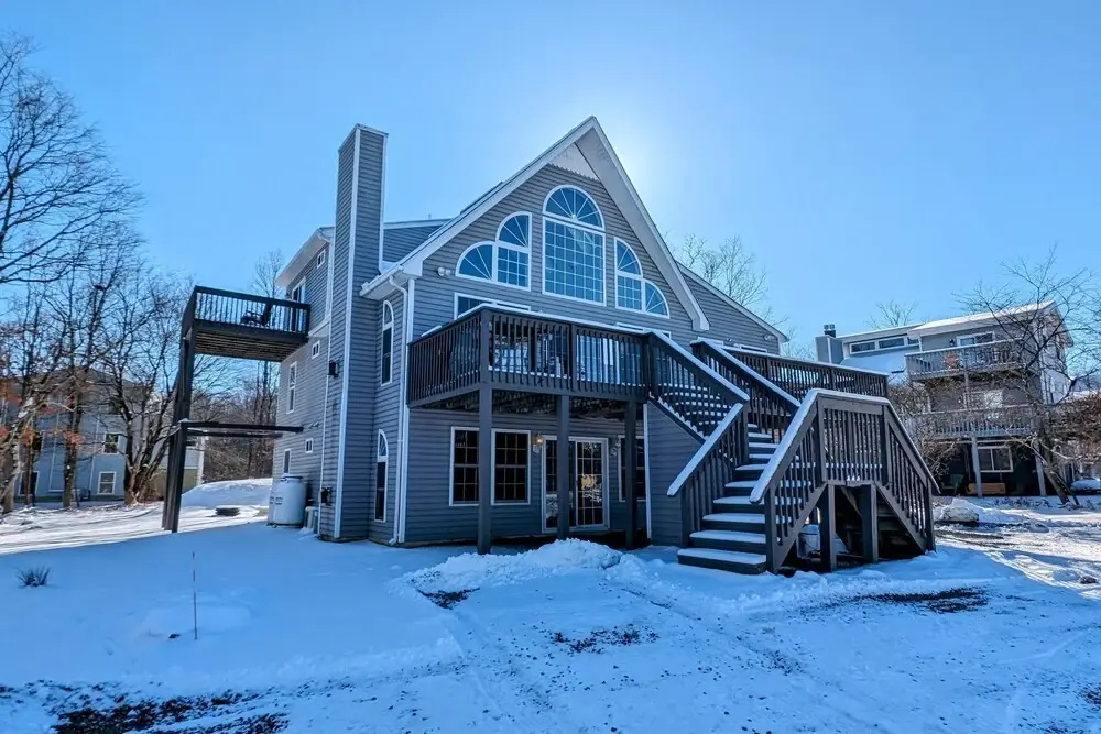 Pocono Pinnacle by Avantstay Steps to the Lake, Game Room, Large Deck