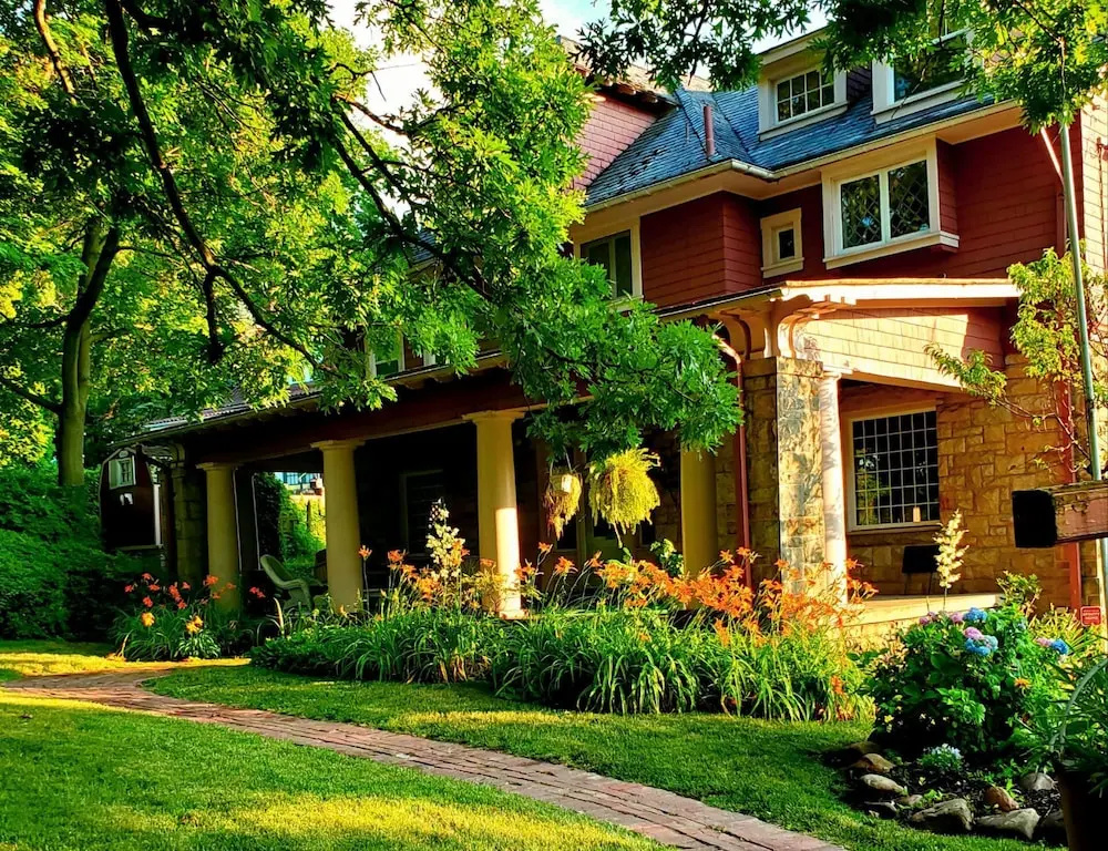 Brownsville Road House Bed Breakfast