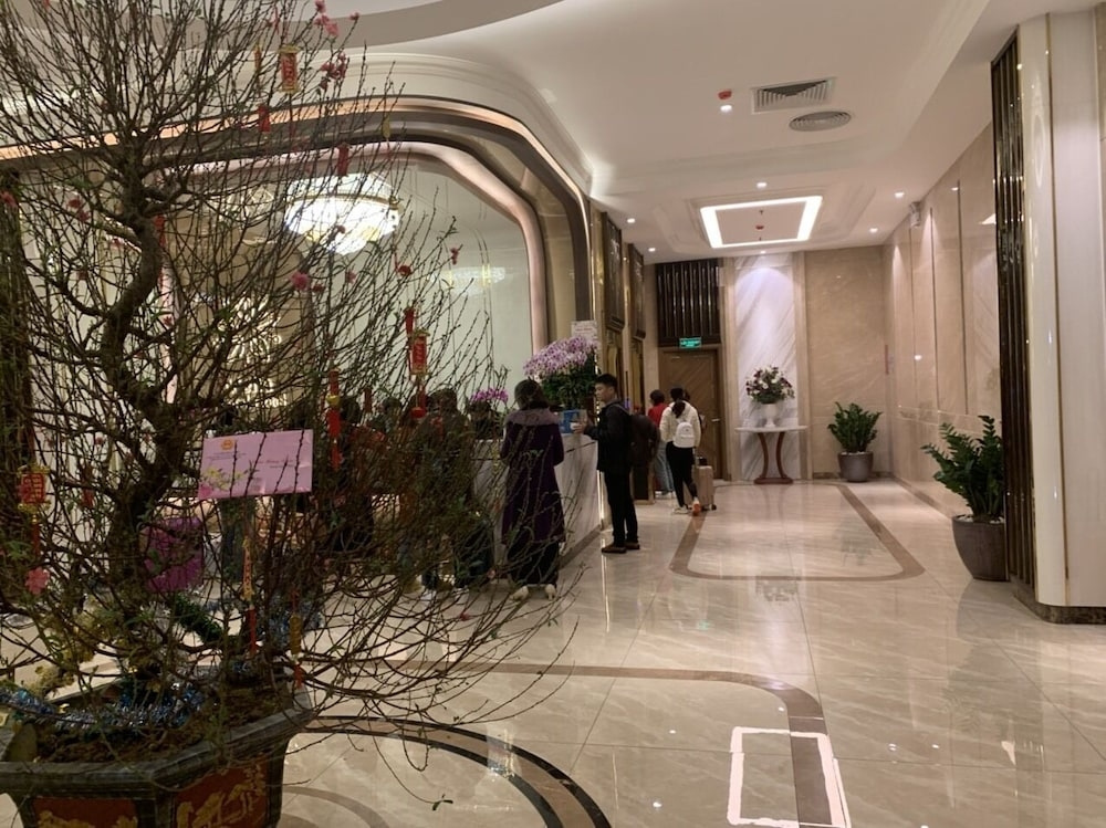Lobby & Reception