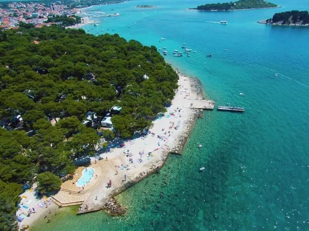 Beach & Waterfront