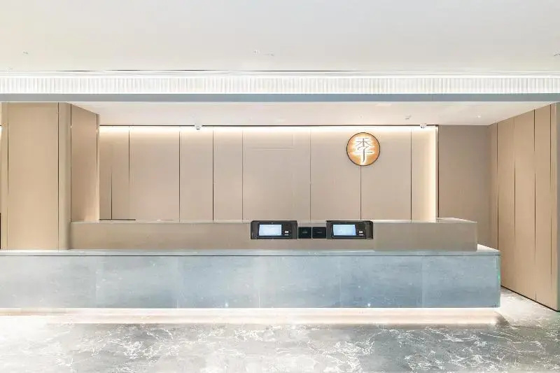 Lobby & Reception