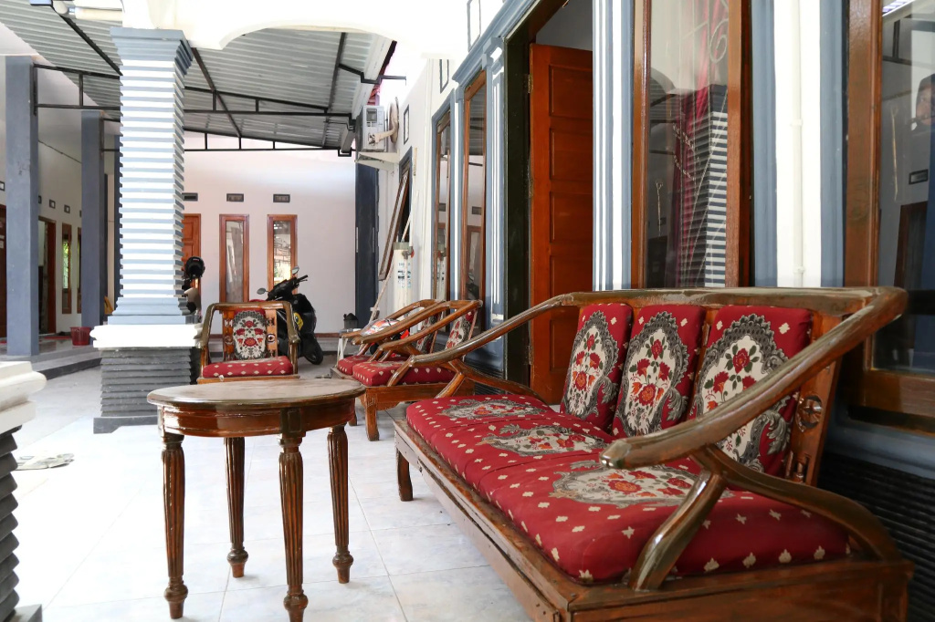 OYO 956 Penginapan Eby