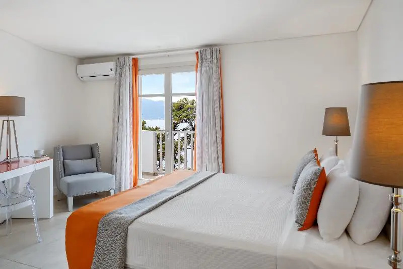 Deluxe Double room with balcony and with sea view (full double bed)