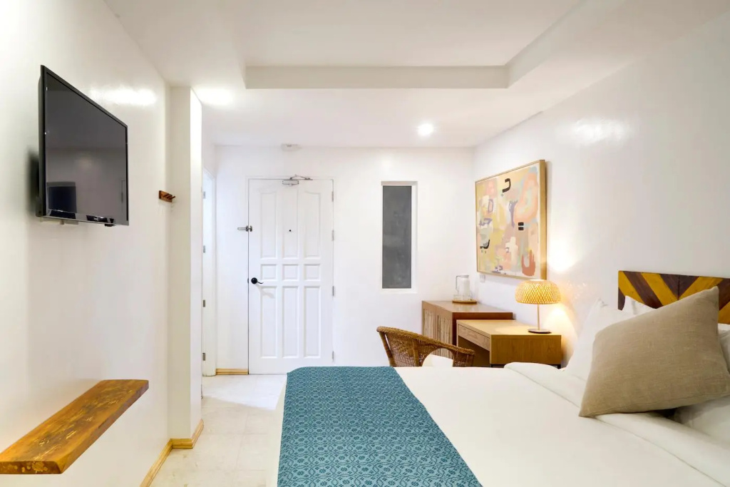 Deluxe Double room (full double bed)