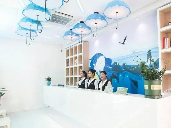 Jinglai Hotel (Shanghai Lujiazui Century Avenue subway station store)