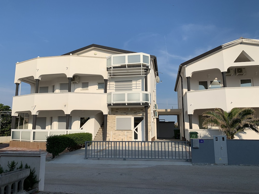 Apartment Lavaran 6 in Vir