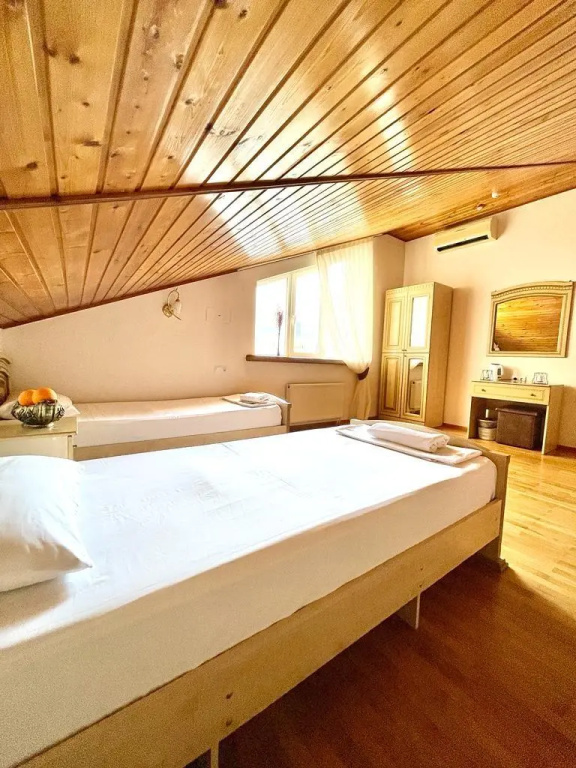 Economy Quadruple room