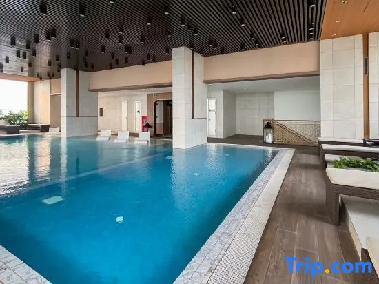 The Kieu Suites with Free Gym and Pool