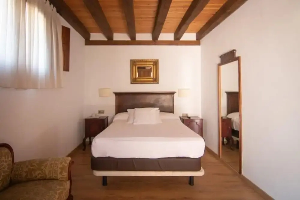 Standard Double room (full double bed)