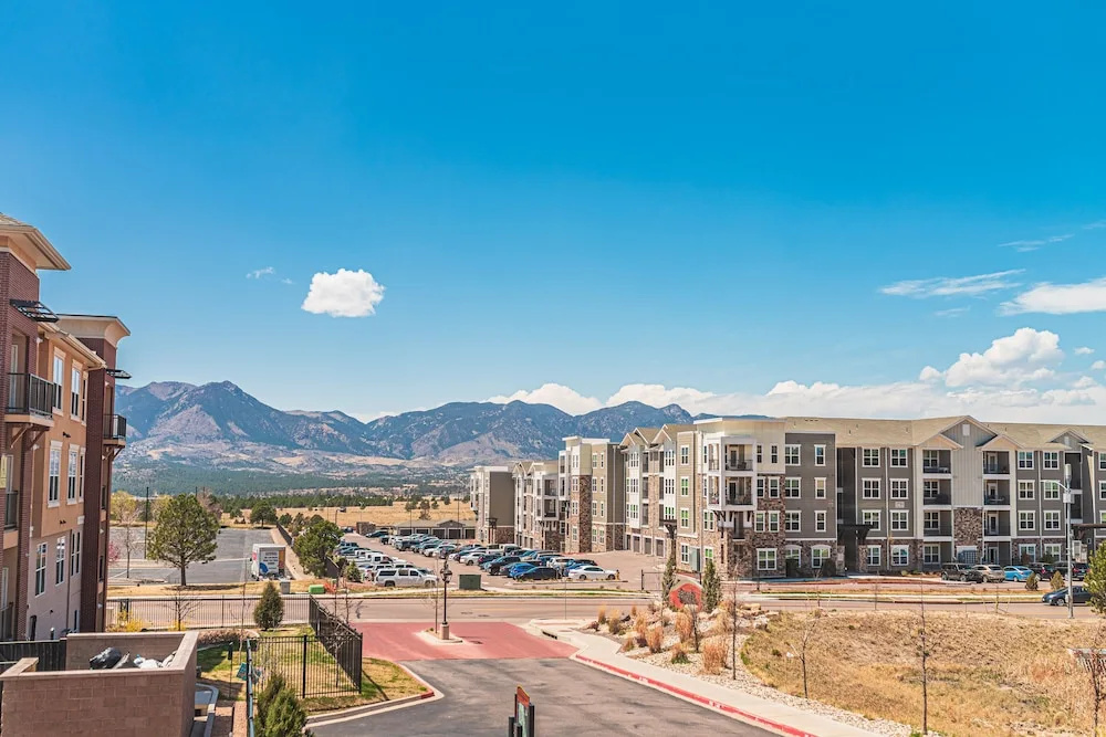 Modern Mountain view very clean
