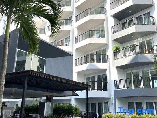 Poolside 2BR Condo Near Mae Phim Beach