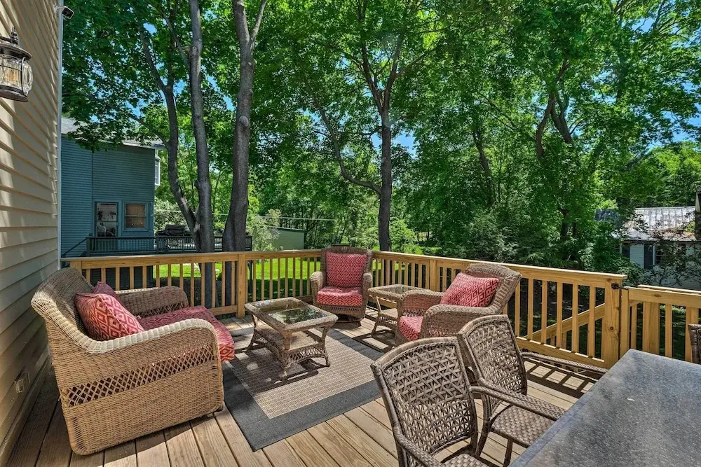 Bright Lake Winnipesaukee Home - Walk to Town