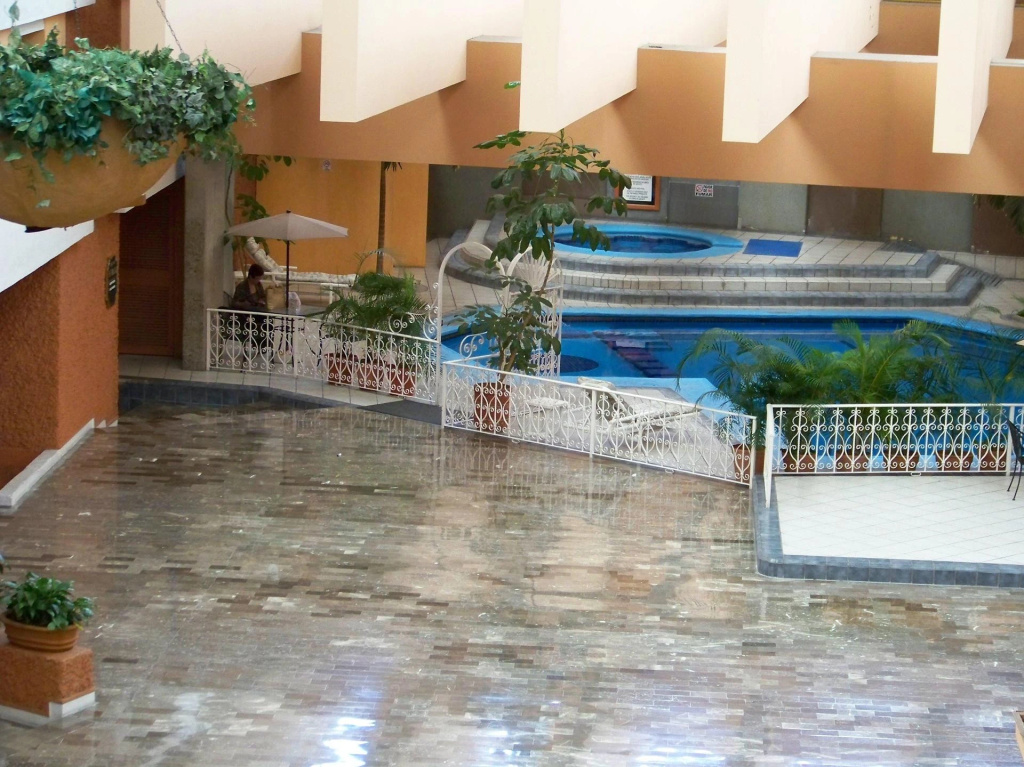 Country Plaza - Général