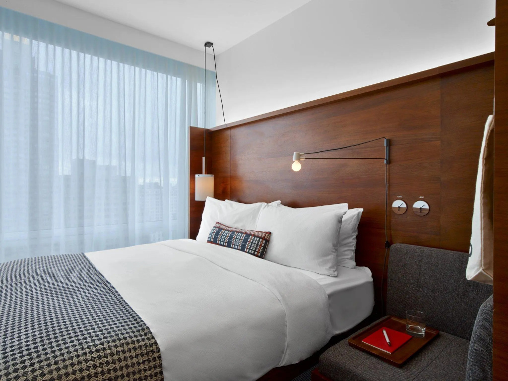 Double room with city view (full double bed)