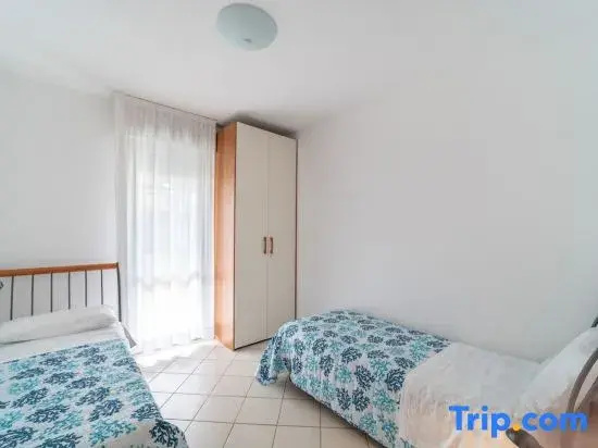 Spacious flat with garden near beach