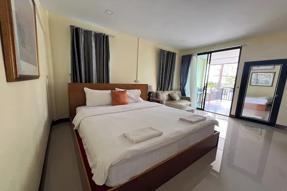 Superior room with balcony and with lake view