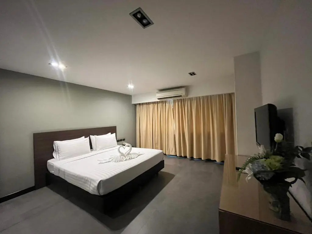 Deluxe Double room (full double bed)