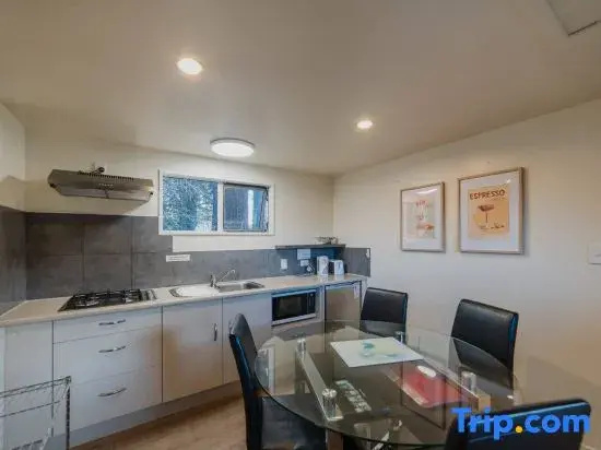 Eclipse Suite for 3 - Parking, Kitchen