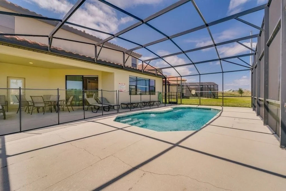 5 Bed 5 Bath Vacation Home In Golf Community! 5 Bedroom Home by Redawning