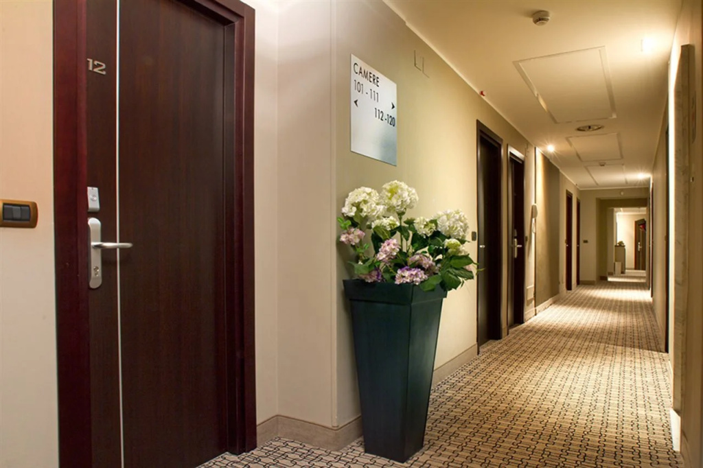 Lobby & Reception