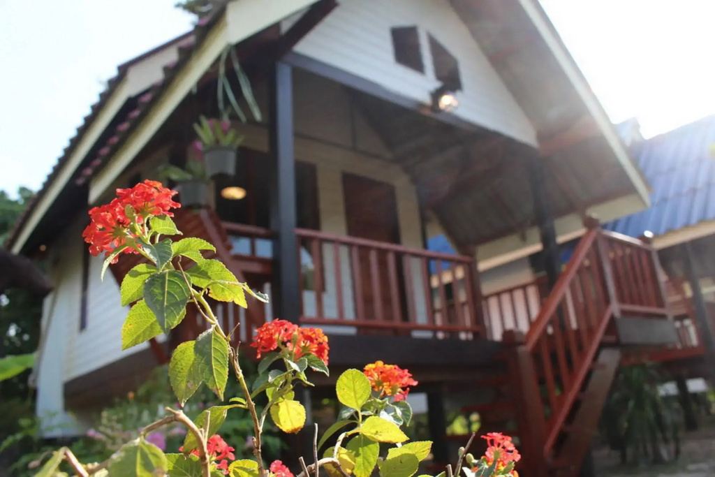 Lanta Andaleaf Bungalow