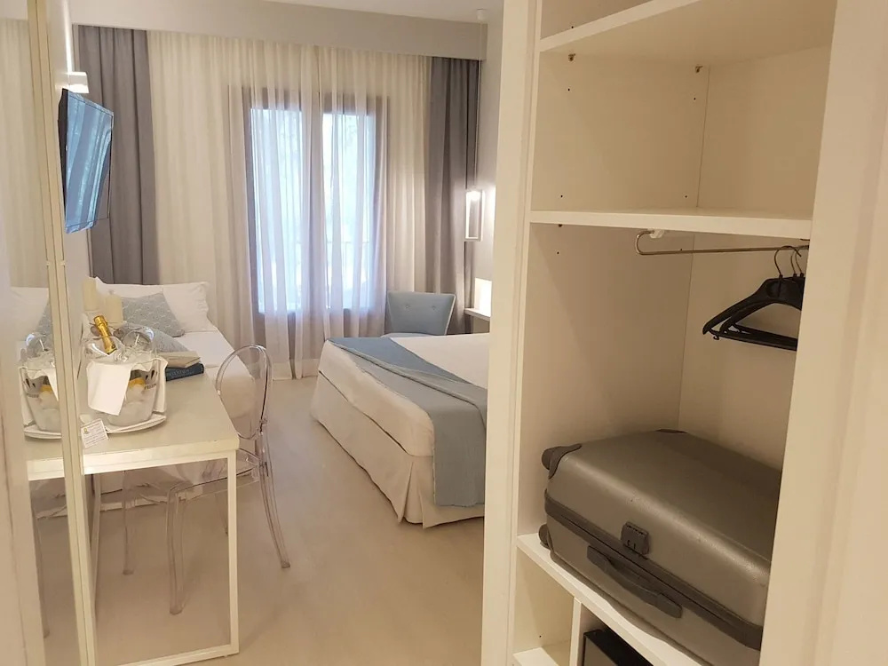 Superior Triple room with balcony and with garden view