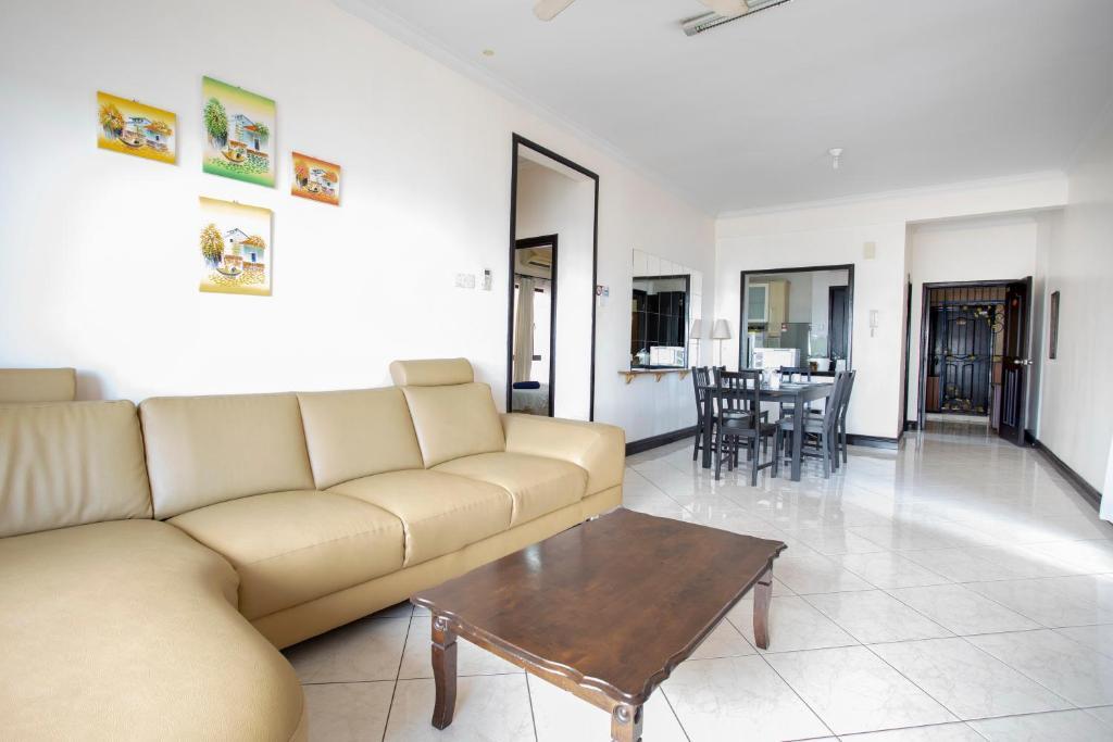 Marina Vacation Condos @ Marina Court Resort Condominium