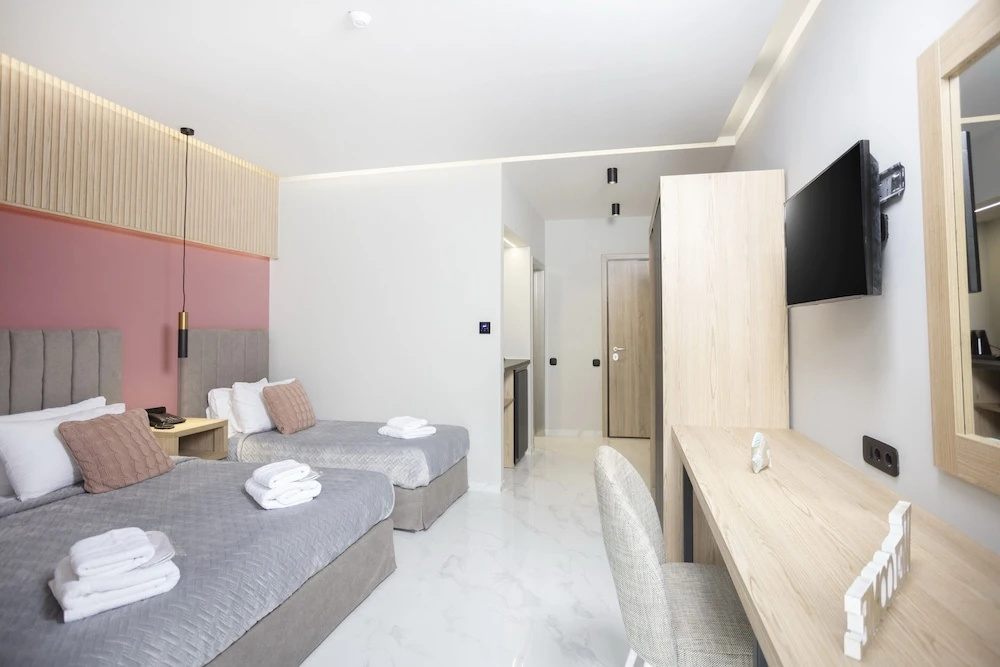 Grand Triple room with balcony and with garden view