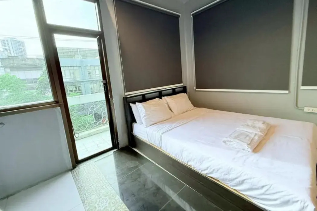 Отель OYO 75465 Lucky Hostel (Huai Khwang) в Бангкоке