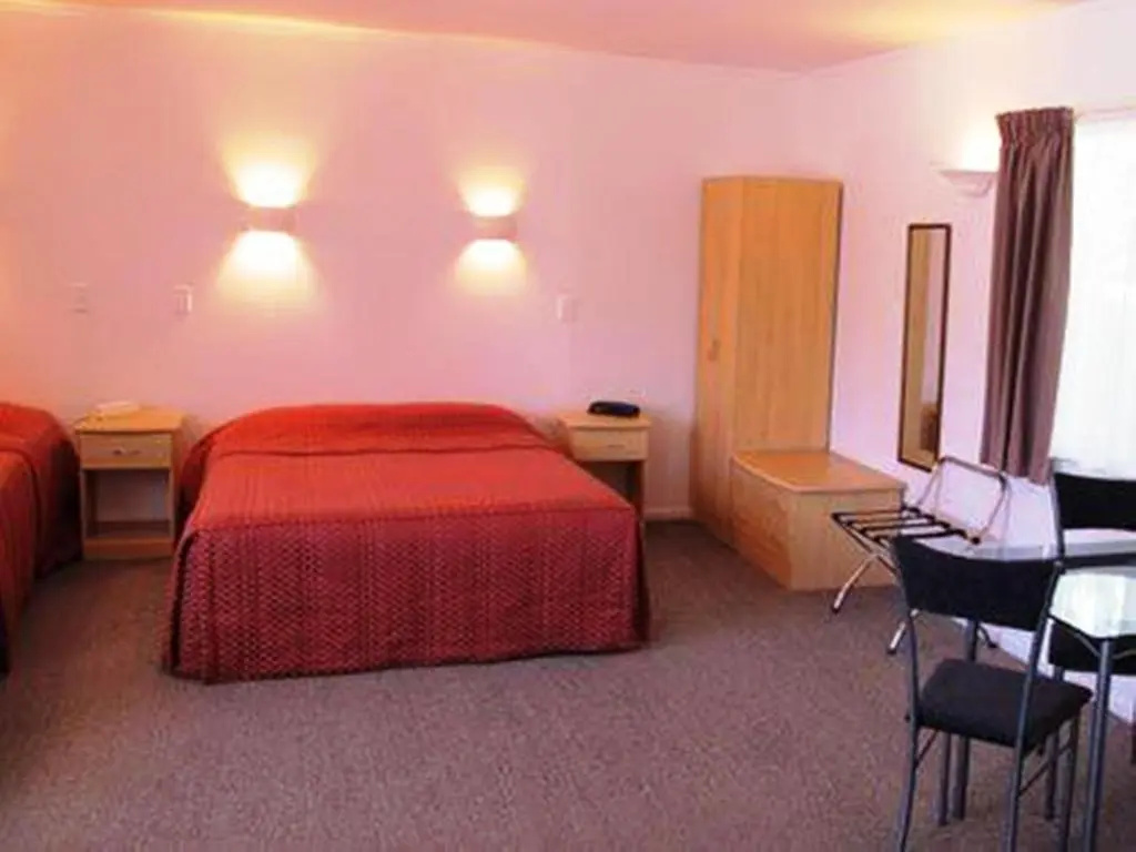 Deluxe Studio
