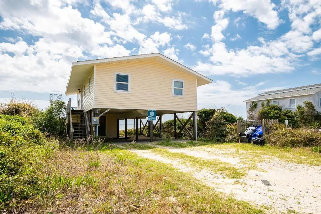 Windward Mark by Oak Island Accommodations