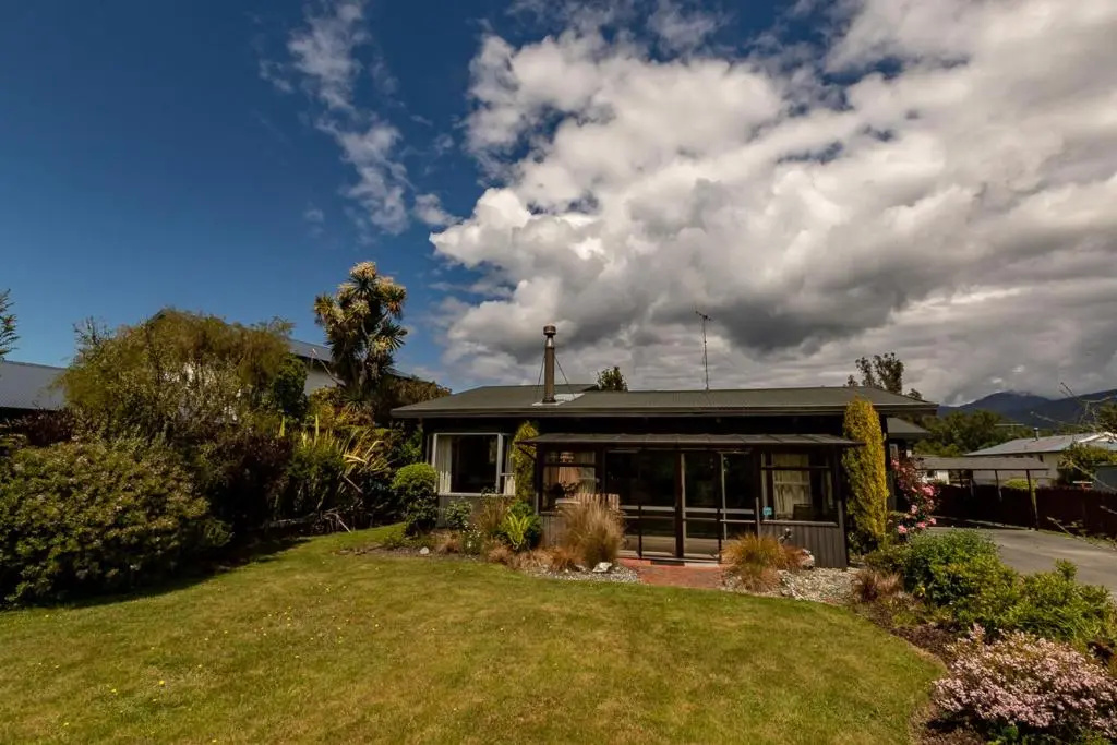 Boat Harbour House - Te Anau Holiday Home