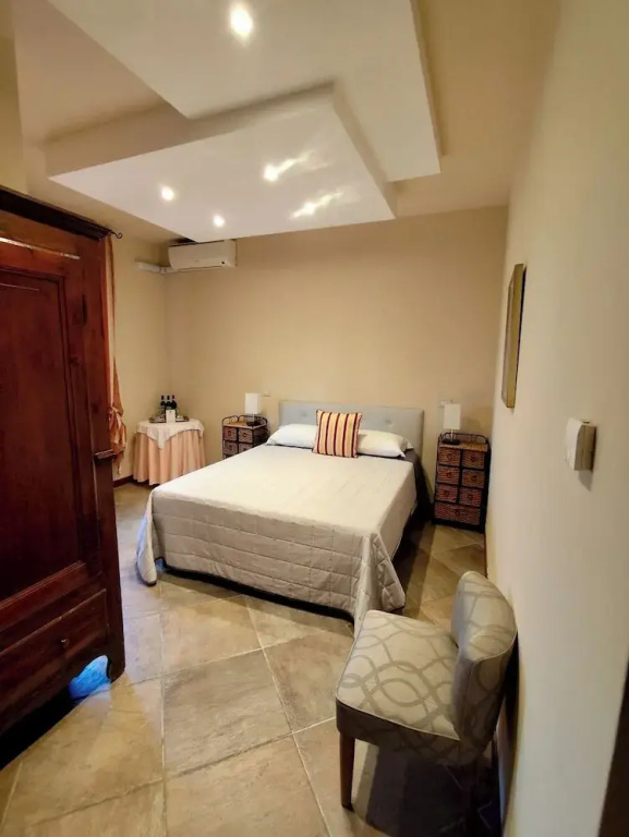 Classic Double room (full double bed)