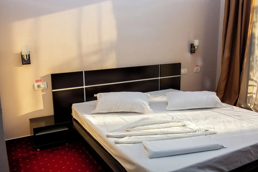 Standard Double room with balcony (full double bed)