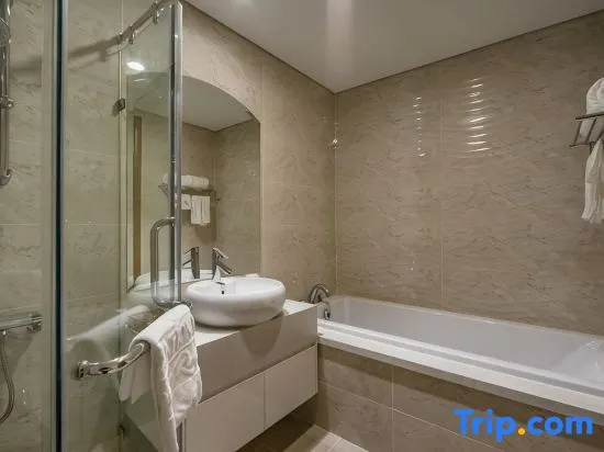 Luxury 2BR Landmark Plus | Iconic Bitexco View
