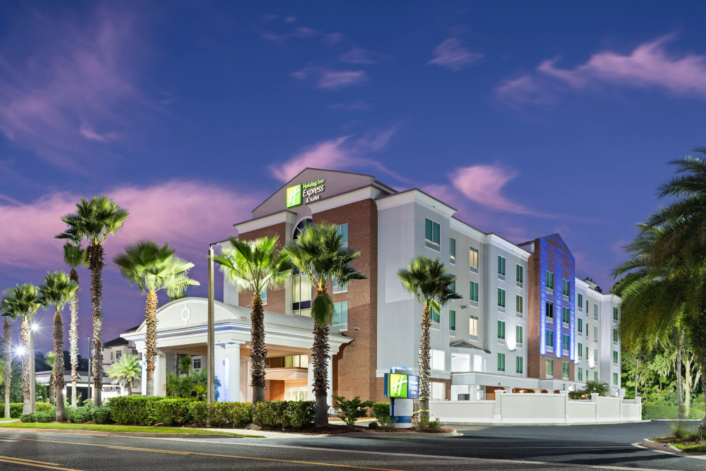 Holiday Inn Express & Suites Chaffee-Jacksonville West by IHG