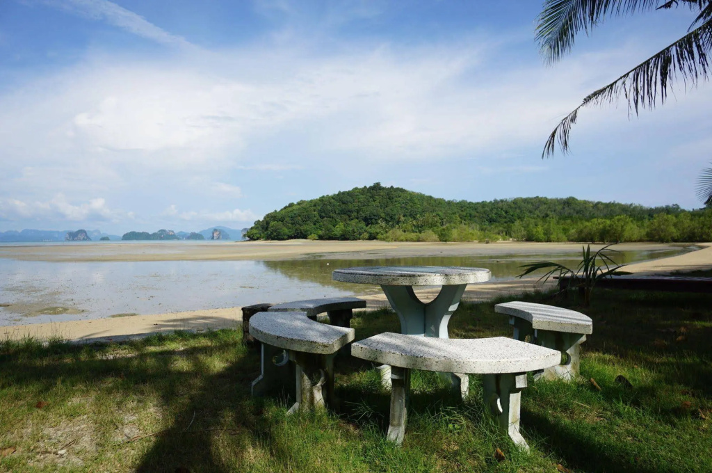 Beach & Waterfront