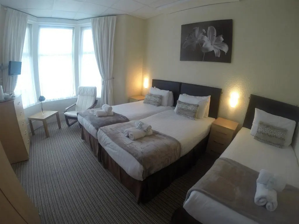Standard Triple room