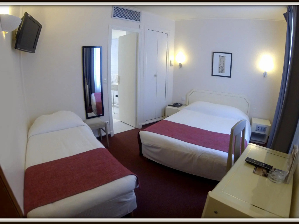 Standard Triple room