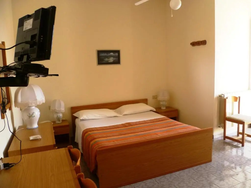Standard Double room with sea view (full double bed)